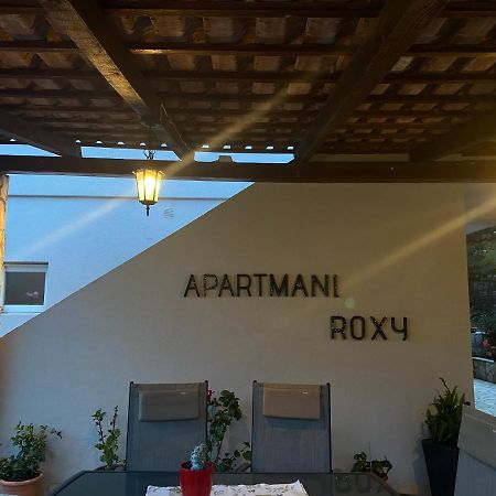 Apartmani Roxy Loviste Exterior photo